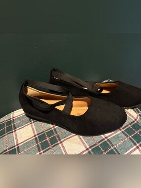 Women's Black Ballet Small Heel with Cross Strap